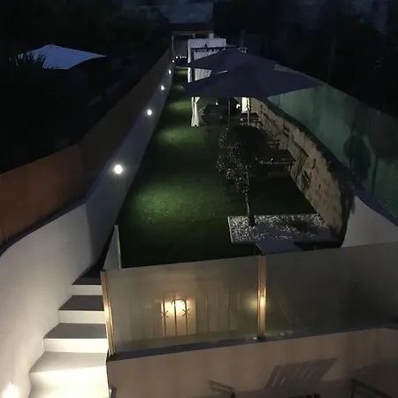 Amelia's House אכסניה בראגה