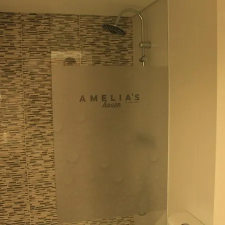 Amelia's House Hostel *