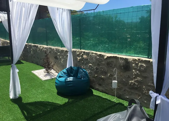 Amelia's House Hostel *